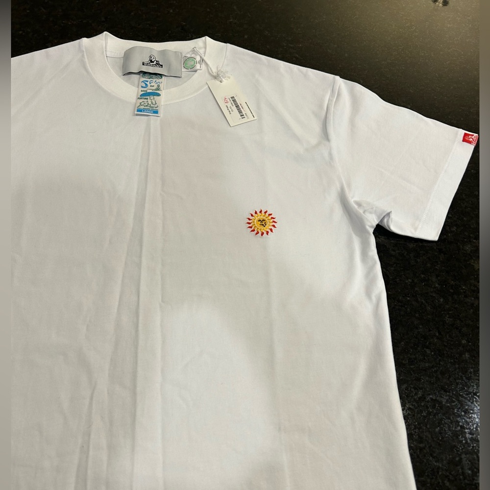 Men’s white tee shirt, new white tags, size L